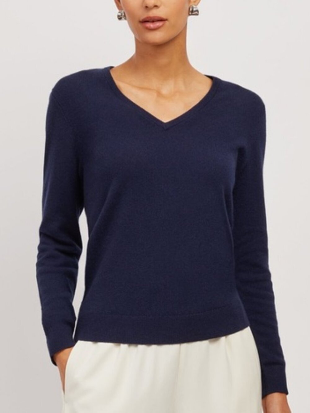 Lord & Taylor extra fine merino wool V-neck sweater navy blue women's size M